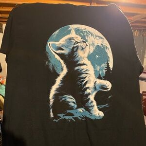 Full moon cat tee sz medium